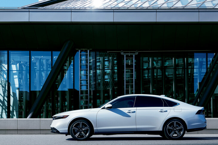 清水「新型『アコード』は2024年5月の登録車販売だランキングで49位に入っているんだよ！」　
	ほった「スゴい。このご時世に普通も普通のアッパーミドルセダンが、ランキングに入ってくるなんて……」　