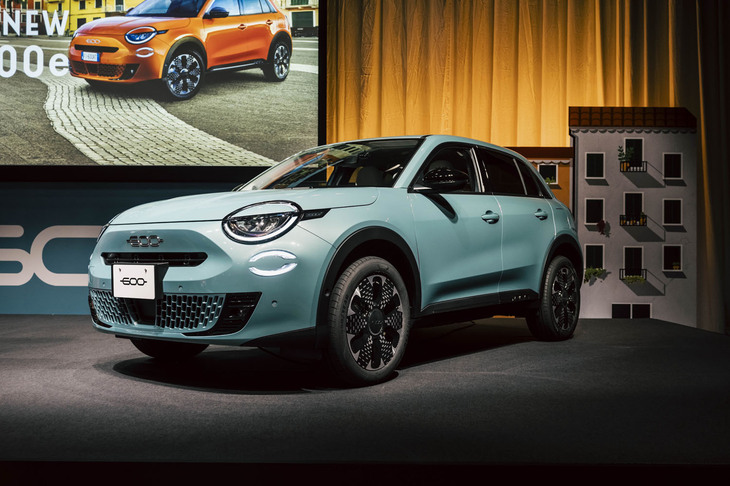 フィアット600e（フロントビュー）