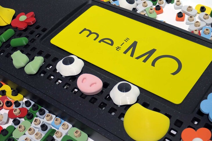 「ダイハツme：MO」に装着できるアイテムの展示コーナー。