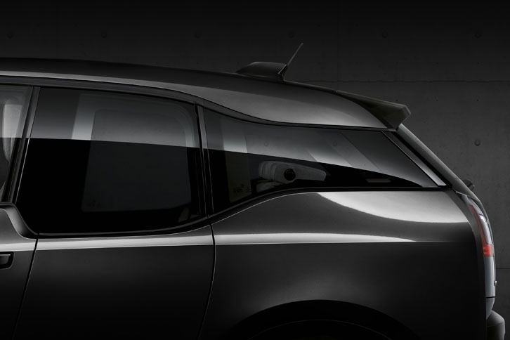 「i3セレブレーション エディション カーボナイト」（サンプロテクション・ガラス）