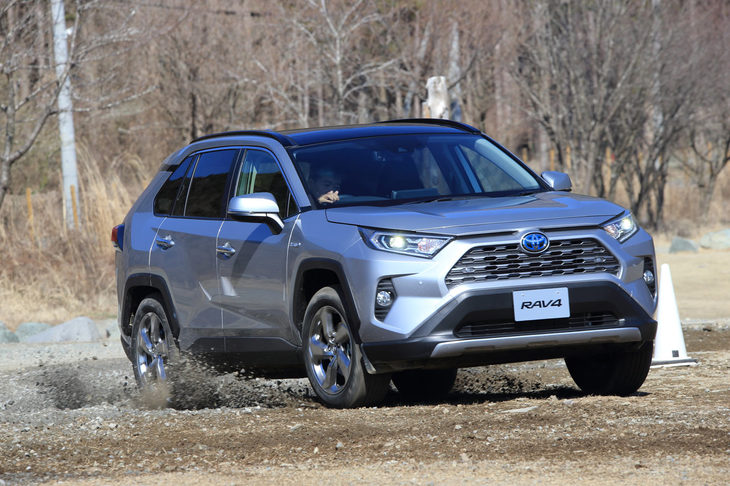 トヨタRAV4ハイブリッドG（写真＝荒川正幸）
