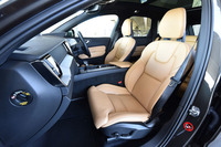 誰もが理想的な着座位置を取れるように設計された「ボルボXC60」のシート。上級グレード「インスクリプション」の前席にはマッサージ機能が備わる。