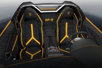 インテリアは、エクステリアのアクセントカラーと同系の色でドレスアップされる。