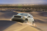 「ジープ・レネゲード」の4WDモデルに“砂漠色”の新色登場の画像