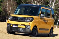 軽トールワゴンをSUV風にドレスアップした「スズキ・スペーシア ギア」。