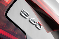 ボルボのDセグメントセダンとして2000年に登場した「S60」。初代、2代目ともにツーリングカーレースで活躍するなど、ボルボのスポーツイメージをけん引するモデルでもある。