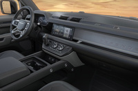 「ランドローバー・ディフェンダー」に390台の限定車「イースナーエディション」登場の画像