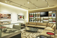 来店者がくつろげるラウンジスペースは、イタリアの調度類でコーディネートされている。