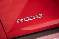国内では2020年9月に発売された新型「プジョーSUV 2008」。電気自動車版である「SUV e-2008」も同時に導入されている。