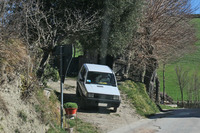 スパルタンな大衆車のほうが、個人的には酔わない。