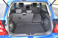 荷室容量は先代型より55リッター多い265リッター。後席を倒せば最大で579リッターまで広げられる。