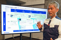 パワートレイン戦略について説明する、四輪電動技術本部長の井沢和幸氏。スズキでは、モーターなどの種類は抑えつつ、その組み合わせによって広範な車種や駆動システムをカバーする戦略を考えているのだ。