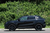 ボディーサイズは全長×全幅×全高＝4195×1780×1585mm、ホイールベースは2560mm。リアエンドを断ち切ったような“コーダトロンカ”と呼ばれるエクステリアデザインが特徴だ。