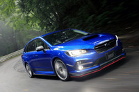 足まわりの変更により、テスト車はベースモデル比で7mmローダウン。「アイサイトへの影響がなければ、さらに下げたい」とはSTIの弁。