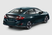 「クラリティ プラグインハイブリッド」のバックショット。