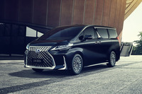 上海モーターショーでデビューしたレクサス初のミニバン「LM」。
