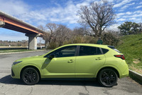 「インプレッサST-H」のボディーサイズは全長×全幅×全高＝4475×1780×1515mmで、ホイールベースは2670mm。人気の「クロストレック」（標準ルーフ車）よりも全長が5mm短く、全幅が20mmせまく、全高が60mm低い設定だ。