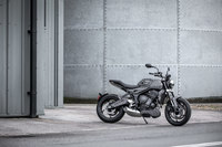 トライアンフが新型二輪モデル「トライデント」のテスト風景を公開　2021年春に発売の画像