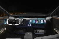 「LF-ZC」は2026年の市販を視野に開発が進められている。その個性的かつ先進的なコックピット（写真）は、あと3年ほどで現実となるわけだ。