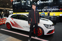 「トロフィーR」の欠点を聞かれた谷口選手は「強いて挙げるならテレビが見られないこと」と語った。