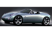 
	TOP写真は現行「コルベット」、下は2002年のシカゴモーターショーに出品されたコンセプトカー「ポンティアック・ソルスティス ロードスター」
	 