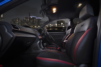 本革とスエードのコンビネーションシート。
    