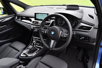 「218dグランツアラー Mスポーツ」のインストゥルメントパネルまわり。