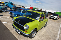 残念ながらオーナーにはあえなかったが、運転席にはミスター・ビーン人形。愛用のクマちゃんのぬいぐるみも傍らに。ビーンの名が入った運転免許も一緒に飾られていた。ドアのカギは、もちろん南京錠。