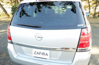 シートを折り畳んでつくり出されるカーゴスペースは最大で1820リッターと大きく、助手席のシートバックを倒せば最長2.71mの長尺物も収納可能だ。写真をクリックするとシートアレンジが見られます。