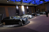 会場には「メルセデス・マイバッハS600」や「メルセデスAMG S65クーペ」など、全9台の「Sクラス」が展示されていた。