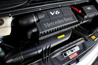 エンジンの設定は、3.5リッターV6のみ。10・15モード燃費は7.4km/リッター。