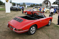 今年50周年を迎えた「ポルシェ911」はテーマ車のひとつ。オープニングイベントでも出展車のうち2台が展示された。こちらはカルマン社とともに製作された幻のカブリオレの試作車。
    