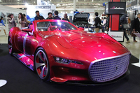 ベースとなった「メルセデス・ベンツSLK55 AMG」の面影はほとんど感じられない「BELLADONNA MASCHACCIO」。
    