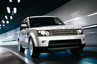 こちらは走行性能をよりオンロードに特化させた「レンジローバースポーツ」。