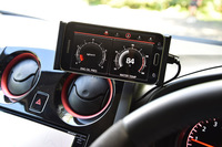 
    「GT-R NISMO」用に開発されたスマホ用アプリ「NissanConnect Nismo」。サーキットでのラップタイム計測・表示機能や、データロガー機能が備わっている。
    