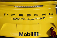 「ケイマンGT4クラブスポーツ」には、さらにマンタイレーシングが手を加えた「クラブスポーツMR」という仕様が存在する。