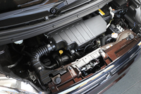 最高出力49psを発生する0.66リッター直3自然吸気エンジン。