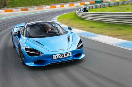 マクラーレンの新たな“頂点モデル”「750S」に試乗。同ブランドのなかで最も軽量かつ最もパワフルとうたわ...