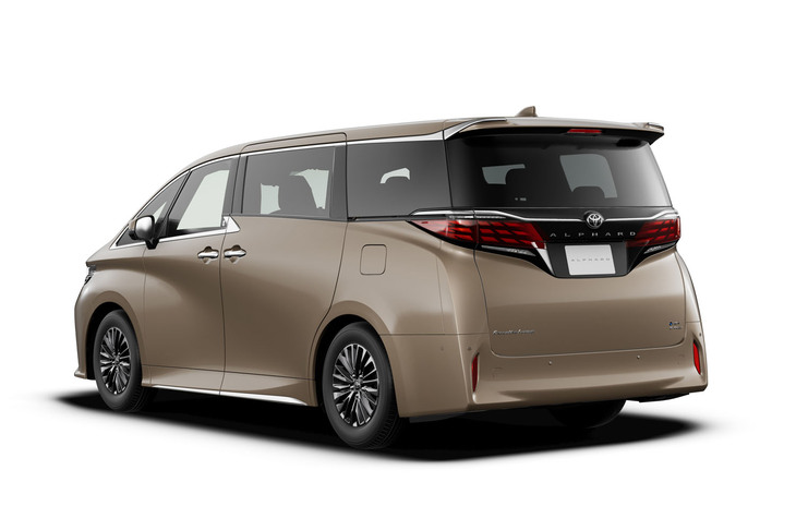 「アルファード」「ヴェルファイア」とも最上級の「エグゼクティブラウンジ」のパワートレインは2.5リッターのシリーズパラレルハイブリッド（いわゆるトヨタ式ハイブリッド）。システム最高出力は250PSで、FFと4WDが選べる。