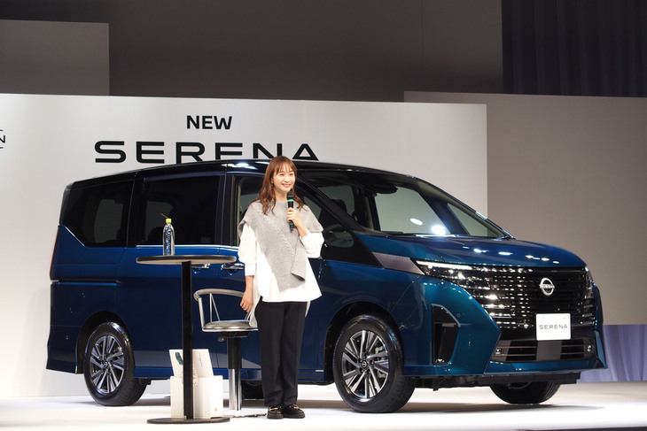 新型「日産セレナ」の発表イベントに登壇したタレントの藤本美貴さん。