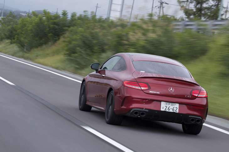 「AMG C43」（写真は「クーペ」）では、搭載される3リッターV6ツインターボエンジンの出力が＋23psの390psとされた。