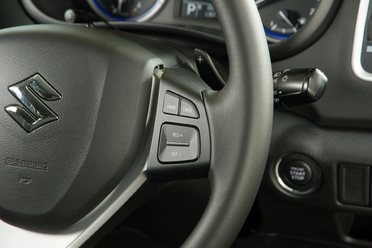 「SX4 Sクロス」には、前走車追従機能付きクルーズコントロールも標準装備される。