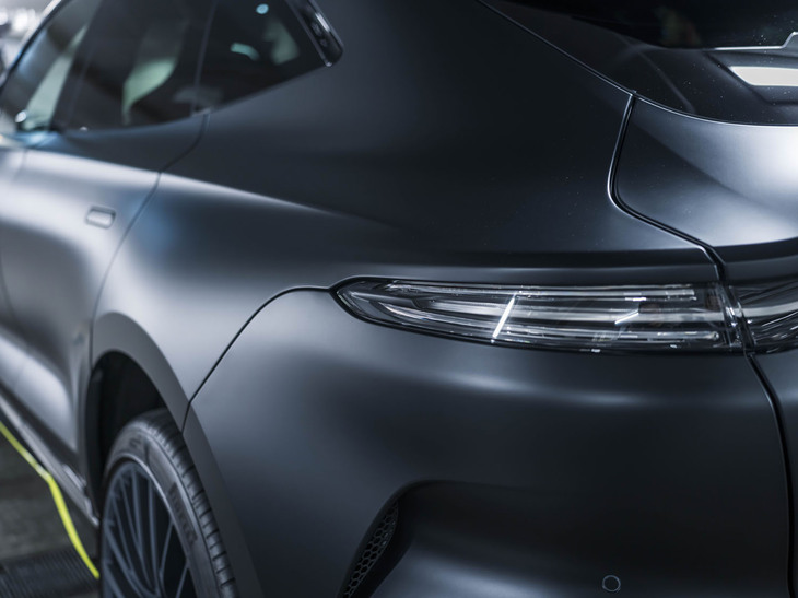 アストンマーティンDBX707ミッドナイト ポディウムエディション