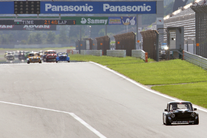 オープニングラップを終えて2周目に入ったところ。リーダーの「KAD TWINCAM」は、2位以下にすでにこれだけの差をつけている。