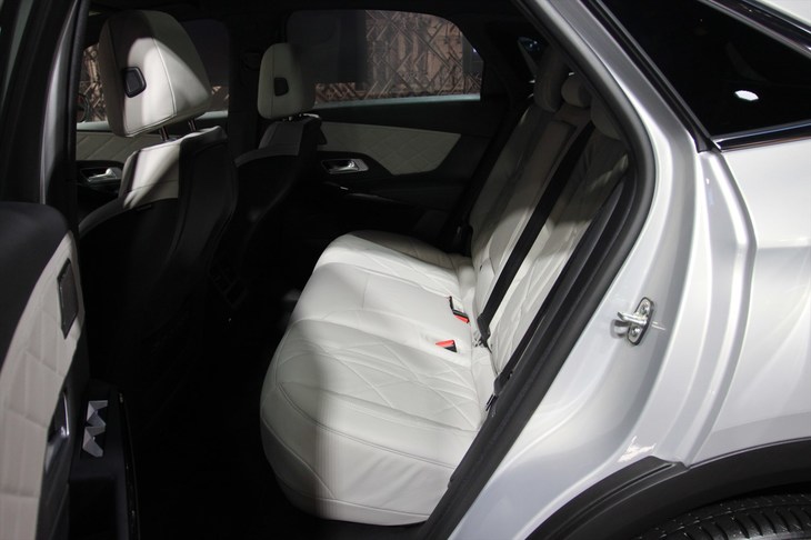 DS 7クロスバックEテンス