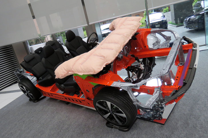 新型「インプレッサ」のランニングシャシー。