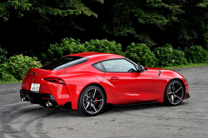 
	【トヨタ・スープラRZのスペック】
	ボディーサイズ：全長×全幅×全高＝4380×1865×1290mm／ホイールベース：2470mm／車重：1520kg／駆動方式：FR／エンジン：3リッター直6 DOHC 24バルブ ターボ／トランスミッション：8段AT／最高出力：340PS（250kW）/5000rpm／最大トルク：500N・m（51.0kgf・m）/1600-4500rpm／タイヤ：（前）255/35ZR19 96Y／（後）275/35ZR19 100Y（ミシュラン・パイロットスーパースポーツ）／燃費：12.2km/リッター（WLTCモード）／価格：690万円

	
	【取材時の燃費データ】
	テスト距離： 226.3km（市街地1：高速道路8：山岳路1）／使用燃料：26.6リッター（ハイオクガソリン）／参考燃費：8.5km/リッター（満タン法）／8.9km/リッター（車載燃費計計測値）
	