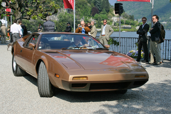 チャーダが運転する「デ・トマソ・パンテーラ7Xモンテッラ」。「コンコルソ・ヴィラ・デステ」のパレードを終えて。