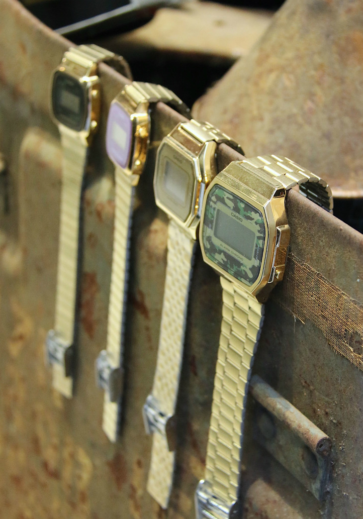フィレンツェのセレクトショップにディスプレイされていたカシオ製スタンダードウオッチ。なお以下の写真には、一部並行輸入品も含まれる。