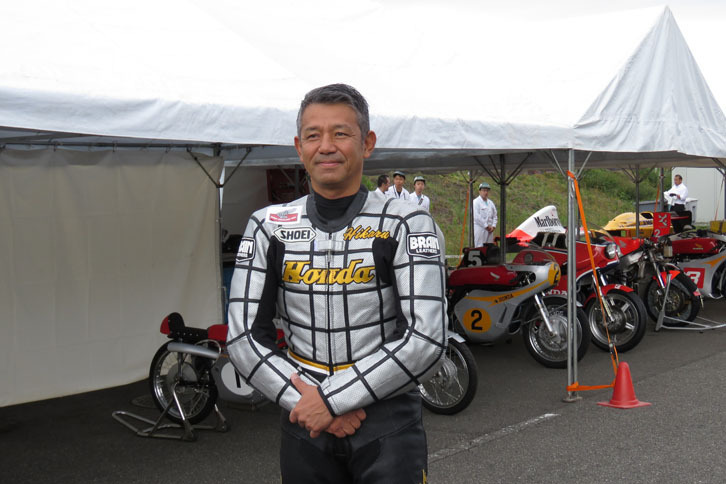 すべてのマシンの試走を担当したのは、元ホンダワークスライダーの宮城 光氏。